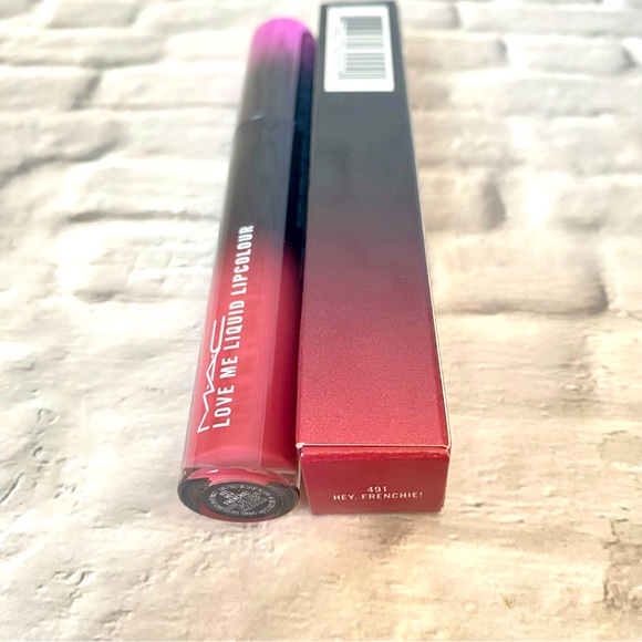 MAC - HEY, FRENCHIE! - LOVE ME LIQUID LIPCOLOR - NEW - Picture 2 of 3